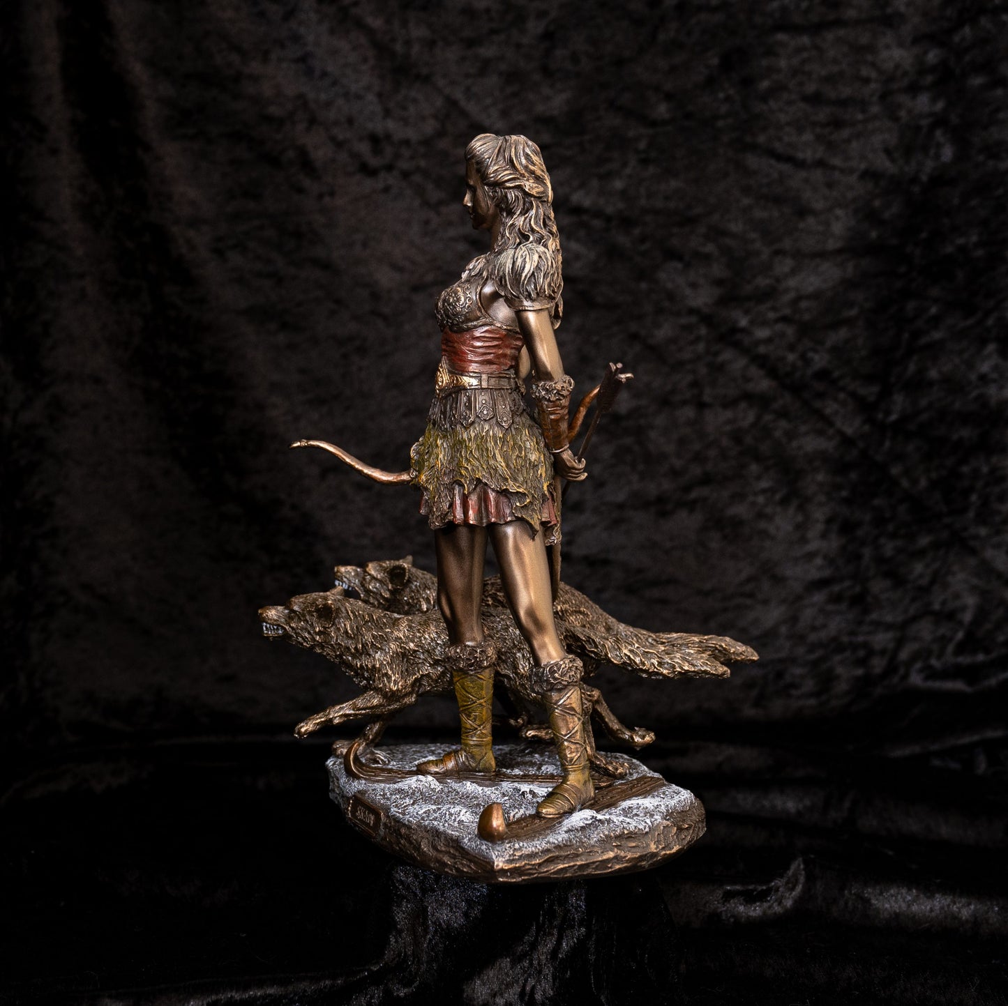 Skadi Statue image 3