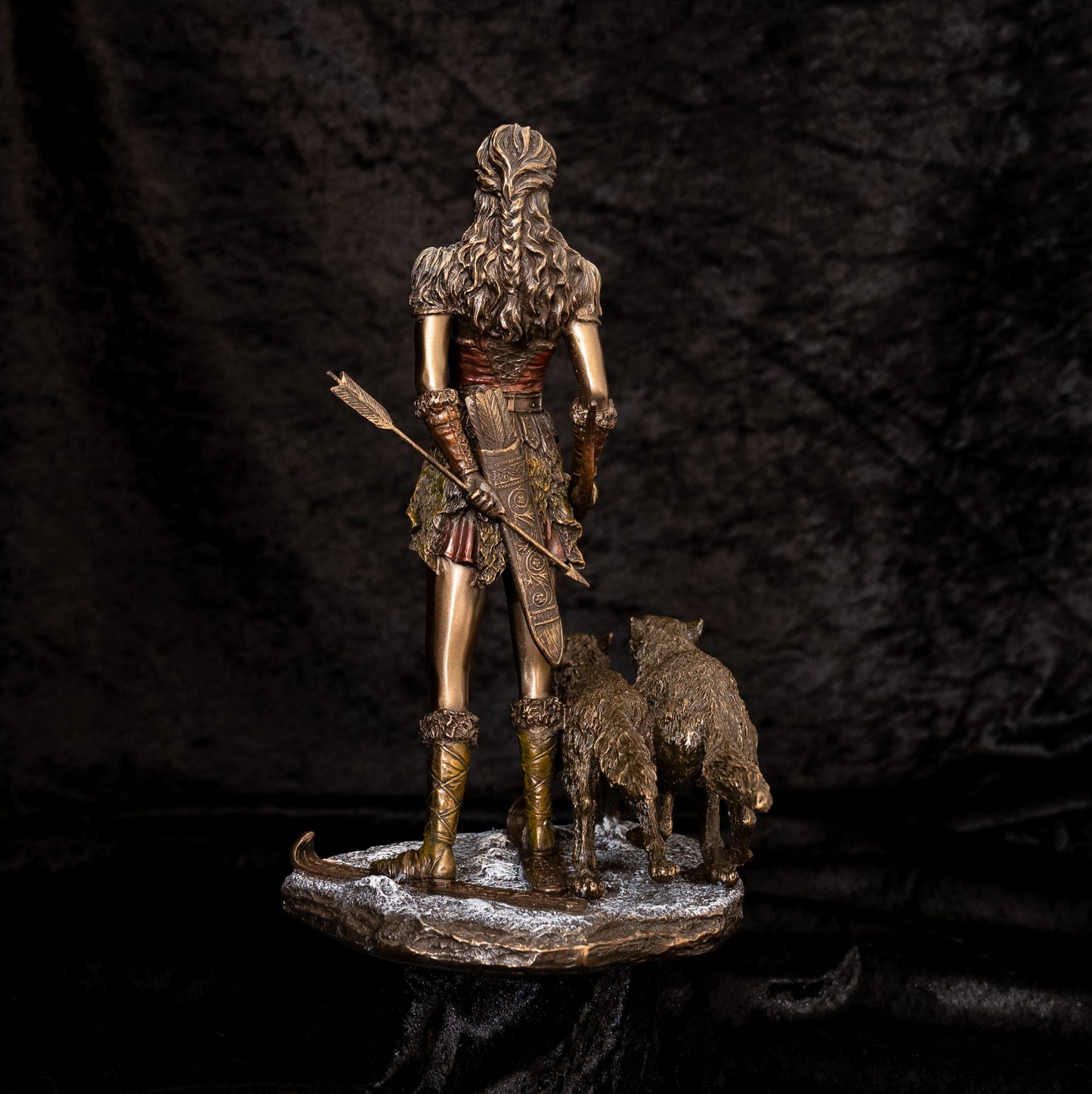Skadi Statue image 2