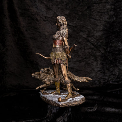 Skadi Statue image 3